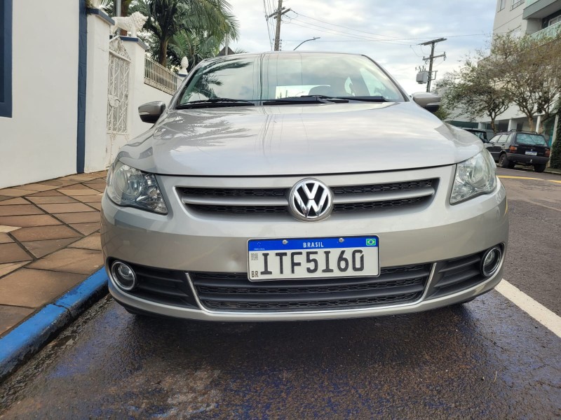 VOLKSWAGEN VOYAGE 1.6 8V MI IMOTION 2013 2012/2013 ADRIANO VEÍCULOS CRUZEIRO DO SUL / Carros no Vale