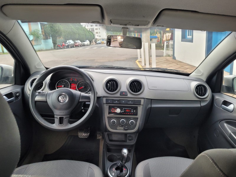 VOLKSWAGEN VOYAGE 1.6 8V MI IMOTION 2013 2012/2013 ADRIANO VEÍCULOS CRUZEIRO DO SUL / Carros no Vale