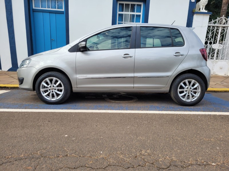 VOLKSWAGEN FOX 1.6 HIGHLINE GII 2013/2014 ADRIANO VEÍCULOS CRUZEIRO DO SUL / Carros no Vale