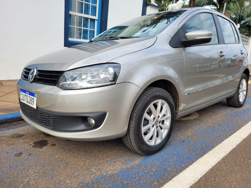 VOLKSWAGEN FOX 1.6 HIGHLINE GII 2013/2014 ADRIANO VEÍCULOS CRUZEIRO DO SUL / Carros no Vale