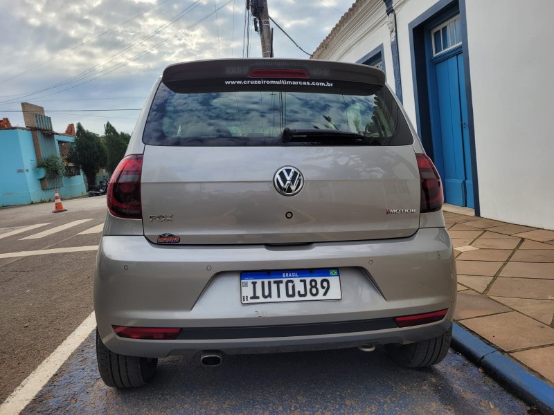 VOLKSWAGEN FOX 1.6 HIGHLINE GII 2013/2014 ADRIANO VEÍCULOS CRUZEIRO DO SUL / Carros no Vale