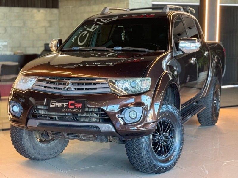 MITSUBISHI L200 TRITON 3.2 HPE 4X4 CD 16V TURBO INTERCOOLER 2014/2015 GRIFFCAR MULTIMARCAS DOIS IRMÃOS / Carros no Vale