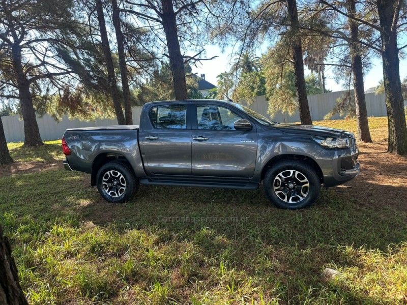 TOYOTA HILUX 2.8 SRV 4X4 CD 16V 2022/2022 DL MOTORS LAJEADO / Carros no Vale