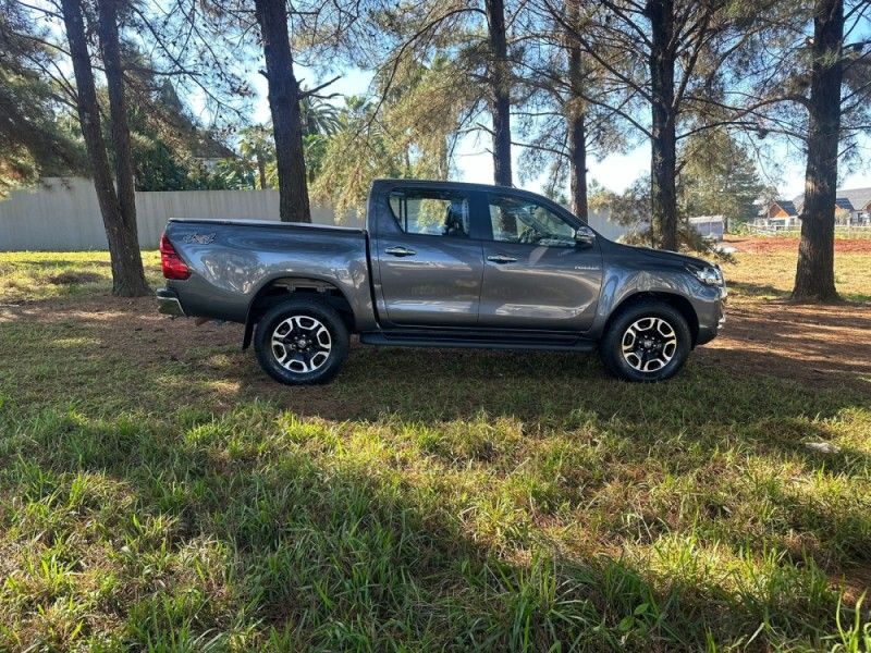 TOYOTA HILUX 2.8 SRV 4X4 CD 16V 2022/2022 DL MOTORS LAJEADO / Carros no Vale