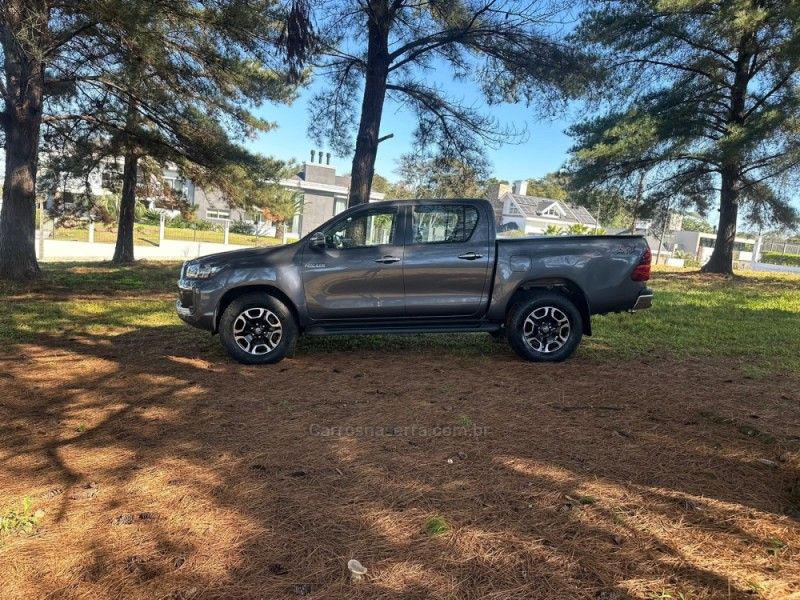 TOYOTA HILUX 2.8 SRV 4X4 CD 16V 2022/2022 DL MOTORS LAJEADO / Carros no Vale