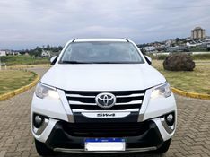 TOYOTA HILUX SW4 2.7 SRV 4X2 16V 7 LUGARES 2019/2019 DL MOTORS LAJEADO / Carros no Vale