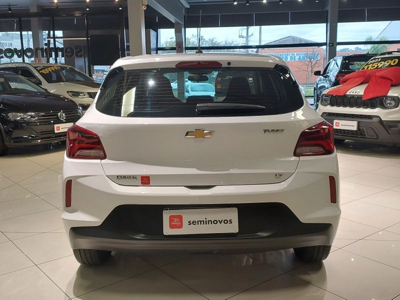 Chevrolet ONIX 1.0 TURBO FLEX LT AUTOMÁTICO 2021/2022 BETIOLO NOVOS E SEMINOVOS LAJEADO / Carros no Vale