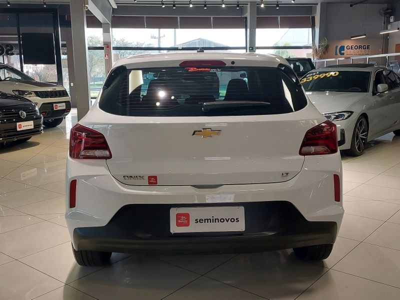 Chevrolet Onix LT 1.0 FLEX 2023 2022/2023 BETIOLO NOVOS E SEMINOVOS LAJEADO / Carros no Vale