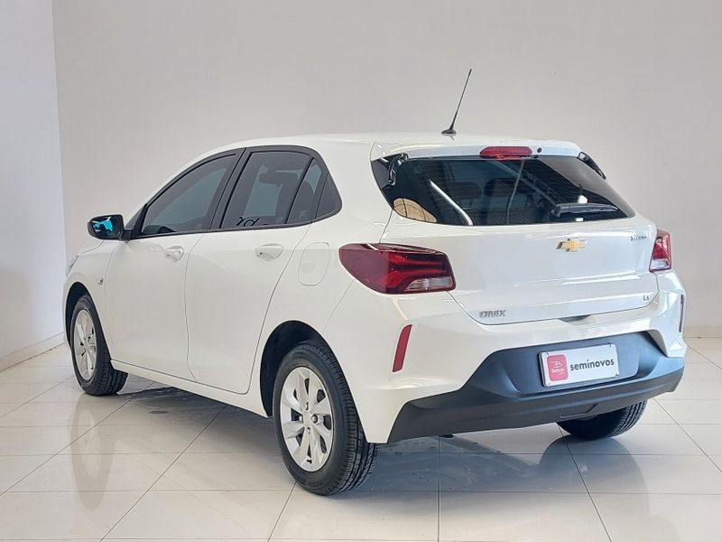 Chevrolet Onix LT 1.0 TB 2022/2023 BETIOLO NOVOS E SEMINOVOS LAJEADO / Carros no Vale