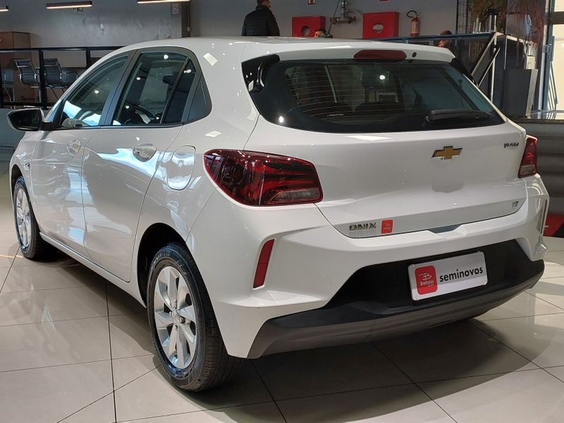 Chevrolet Onix LT 1.0 TURBO FLEX 2023 2022/2023 BETIOLO NOVOS E SEMINOVOS LAJEADO / Carros no Vale