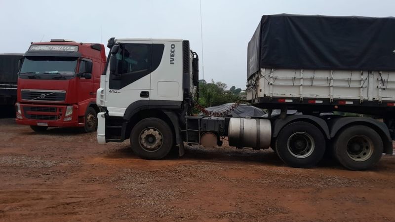 Iveco Stralis NR 570-S41T 3-Eixos 2010/2010 CAMINHÕES & CAMIONETAS PASSO FUNDO / Carros no Vale