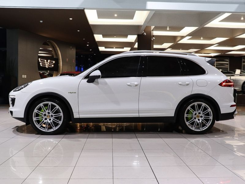 Porsche Cayenne S 3.0 E-Hybrid 2016/2017 VIA BELLA VEÍCULOS ESPECIAIS CAXIAS DO SUL / Carros no Vale