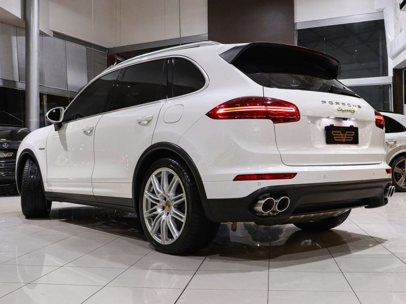 Porsche Cayenne S 3.0 E-Hybrid 2016/2017 VIA BELLA VEÍCULOS ESPECIAIS CAXIAS DO SUL / Carros no Vale