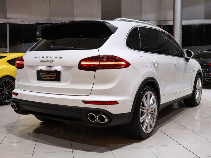 Porsche Cayenne S 3.0 E-Hybrid 2016/2017 VIA BELLA VEÍCULOS ESPECIAIS CAXIAS DO SUL / Carros no Vale