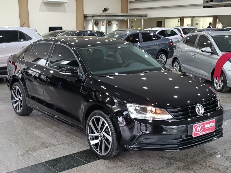 Volkswagen JETTA TRENDLINE 2.0 2016 HÉLIO AUTOMÓVEIS LAJEADO / Carros no Vale