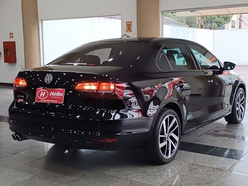 Volkswagen JETTA TRENDLINE 2.0 2016 HÉLIO AUTOMÓVEIS LAJEADO / Carros no Vale