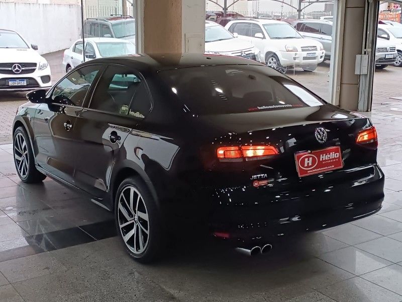 Volkswagen JETTA TRENDLINE 2.0 2016 HÉLIO AUTOMÓVEIS LAJEADO / Carros no Vale