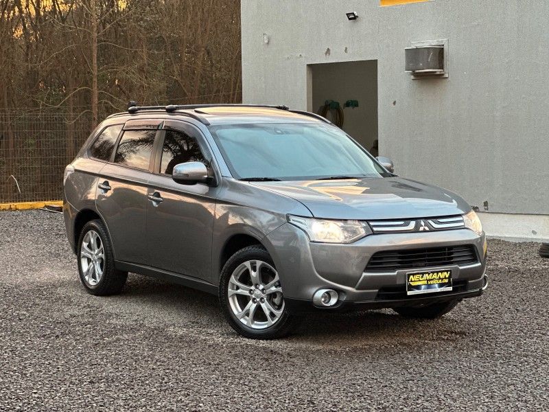 Mitsubishi OUTLANDER 2.0 2014 NEUMANN VEÍCULOS ARROIO DO MEIO / Carros no Vale