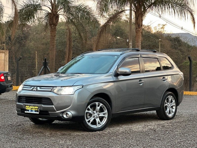 Mitsubishi OUTLANDER 2.0 2014 NEUMANN VEÍCULOS ARROIO DO MEIO / Carros no Vale