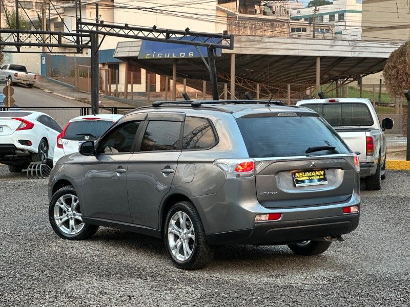 Mitsubishi OUTLANDER 2.0 2014 NEUMANN VEÍCULOS ARROIO DO MEIO / Carros no Vale