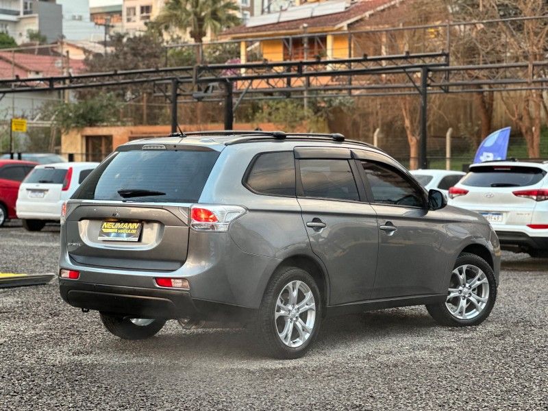 Mitsubishi OUTLANDER 2.0 2014 NEUMANN VEÍCULOS ARROIO DO MEIO / Carros no Vale