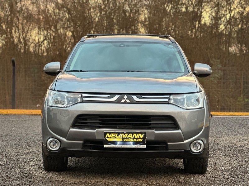 Mitsubishi OUTLANDER 2.0 2014 NEUMANN VEÍCULOS ARROIO DO MEIO / Carros no Vale