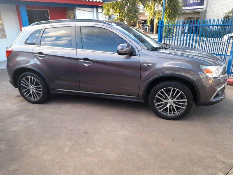 Mitsubishi ASX 2.0 CVT 4WD 2018 FERREIRA VEÍCULOS VENÂNCIO AIRES / Carros no Vale