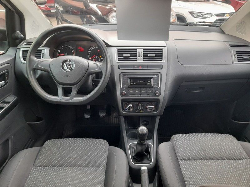 Volkswagen FOX TRENDLINE 1.0 2016 FERREIRA VEÍCULOS VENÂNCIO AIRES / Carros no Vale