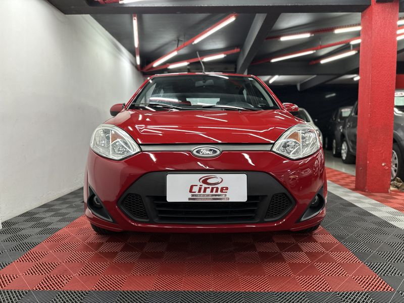 Ford Fiesta SE 1.6 8V 2013/2014 CIRNE AUTOMÓVEIS SANTA MARIA / Carros no Vale