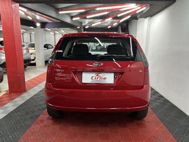 Ford Fiesta SE 1.6 8V 2013/2014 CIRNE AUTOMÓVEIS SANTA MARIA / Carros no Vale