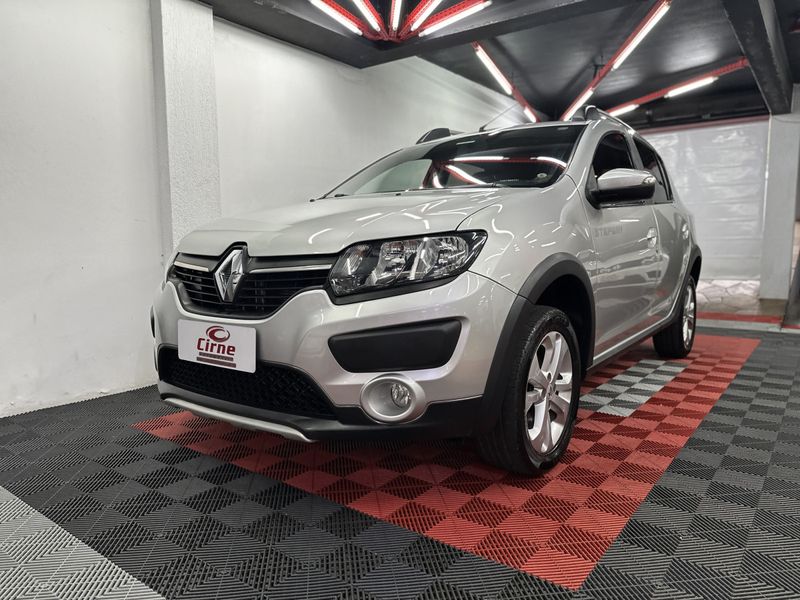 Renault SANDERO STEPWAY 1.6 16V 2017/2018 CIRNE AUTOMÓVEIS SANTA MARIA / Carros no Vale