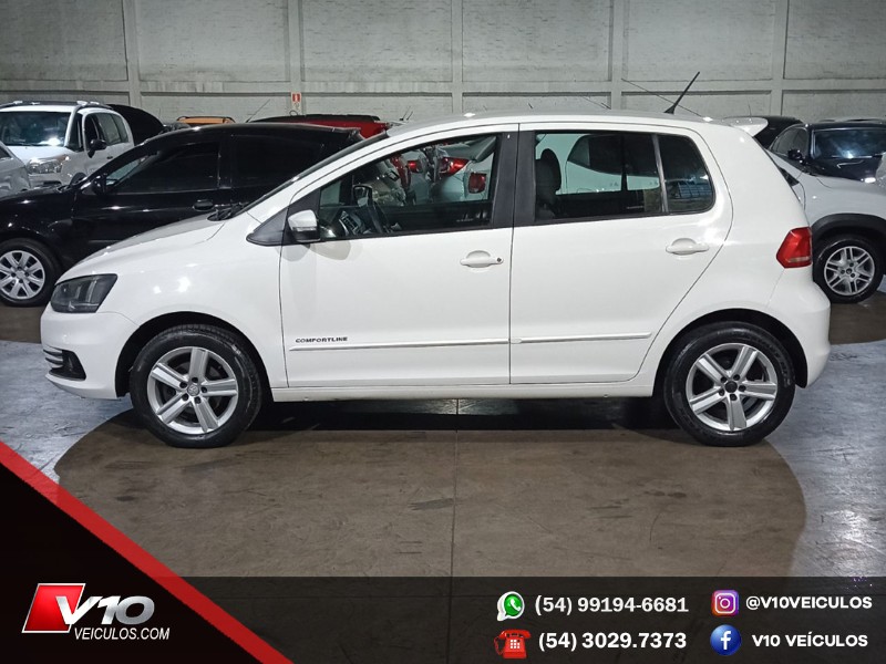 VOLKSWAGEN FOX 1.0 COMFORTLINE 12V 2015/2016 V10 VEÍCULOS CAXIAS DO SUL / Carros no Vale