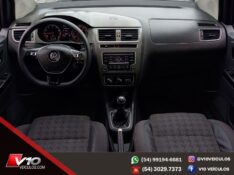 VOLKSWAGEN FOX 1.0 COMFORTLINE 12V 2015/2016 V10 VEÍCULOS CAXIAS DO SUL / Carros no Vale