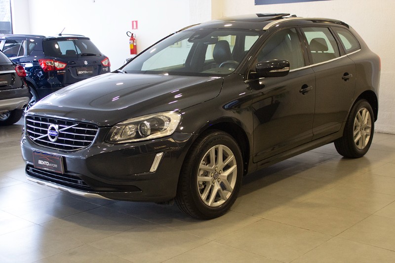 VOLVO XC 60 D5 MOMEMTUM 2016/2017 BENTO MOTORS BENTO GONÇALVES / Carros no Vale