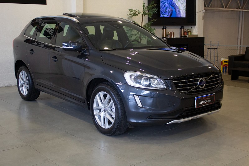 VOLVO XC 60 D5 MOMEMTUM 2016/2017 BENTO MOTORS BENTO GONÇALVES / Carros no Vale