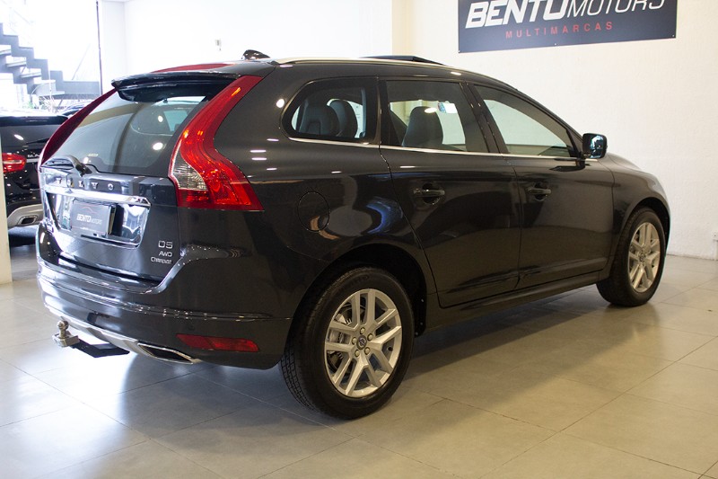 VOLVO XC 60 D5 MOMEMTUM 2016/2017 BENTO MOTORS BENTO GONÇALVES / Carros no Vale