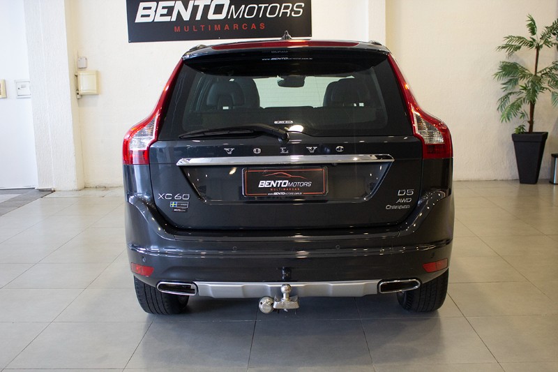 VOLVO XC 60 D5 MOMEMTUM 2016/2017 BENTO MOTORS BENTO GONÇALVES / Carros no Vale