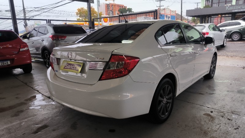 HONDA CIVIC 1.8 LXS 16V 2013/2014 SANCCAR VEÍCULOS SANTA CRUZ DO SUL / Carros no Vale