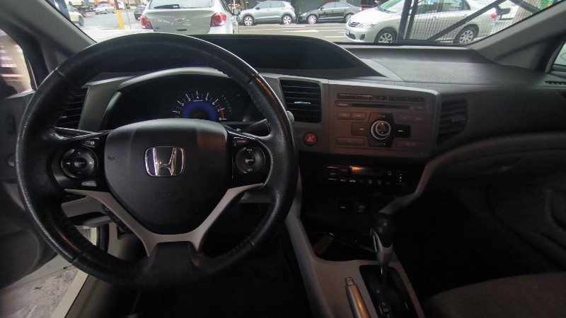 HONDA CIVIC 1.8 LXS 16V 2013/2014 SANCCAR VEÍCULOS SANTA CRUZ DO SUL / Carros no Vale