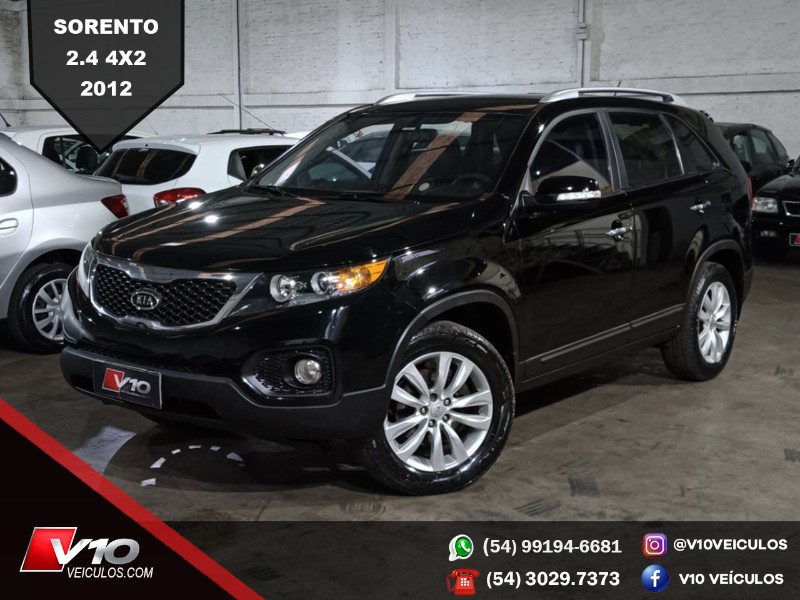 KIA SORENTO 2.4 EX 4X2 16V GASOLINA 4P AUTOMÁTICO 2012/2012 V10 VEÍCULOS CAXIAS DO SUL / Carros no Vale