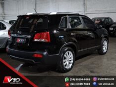 KIA SORENTO 2.4 EX 4X2 16V GASOLINA 4P AUTOMÁTICO 2012/2012 V10 VEÍCULOS CAXIAS DO SUL / Carros no Vale