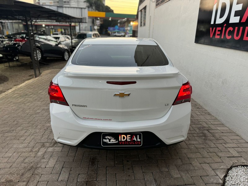 CHEVROLET PRISMA SED. LT 1.4 8V FLEXPOWER 4P /2019 IDEAL VEÍCULOS LAJEADO / Carros no Vale