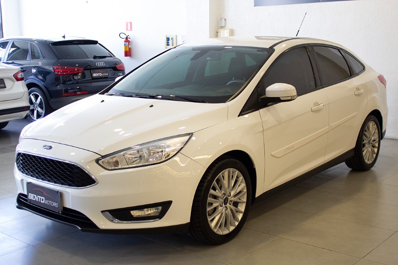 FORD FOCUS SEDAN FOCUS 2.0 SE SEDAN 16V FLEX 4P POWERSHIFT 2016/2016 BENTO MOTORS BENTO GONÇALVES / Carros no Vale