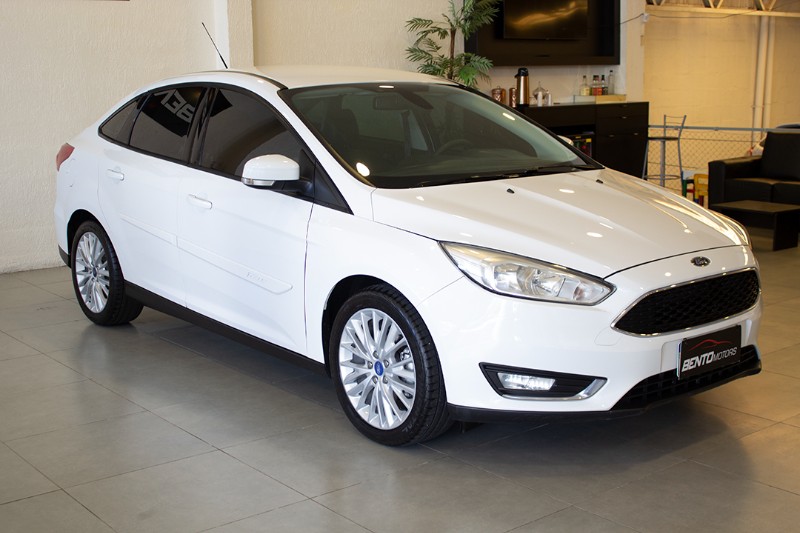 FORD FOCUS SEDAN FOCUS 2.0 SE SEDAN 16V FLEX 4P POWERSHIFT 2016/2016 BENTO MOTORS BENTO GONÇALVES / Carros no Vale