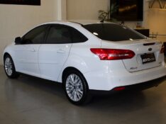 FORD FOCUS SEDAN FOCUS 2.0 SE SEDAN 16V FLEX 4P POWERSHIFT 2016/2016 BENTO MOTORS BENTO GONÇALVES / Carros no Vale