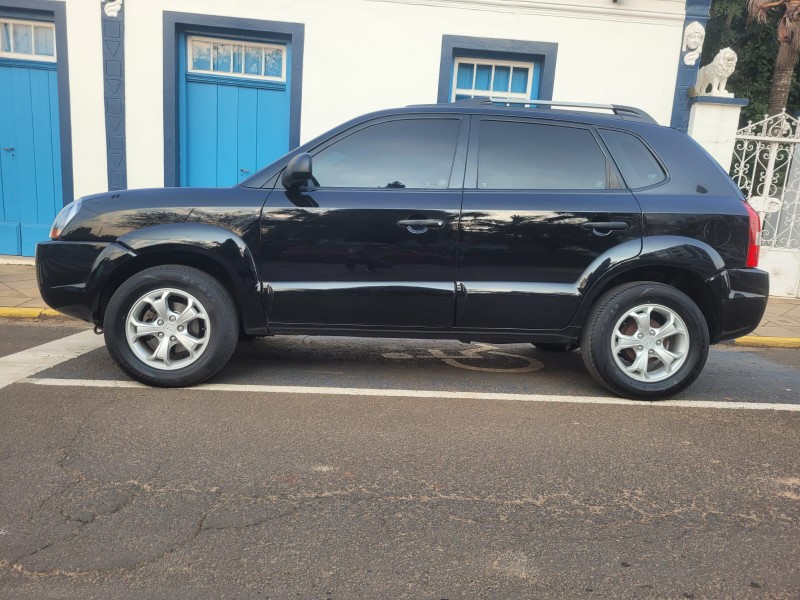 HYUNDAI TUCSON 2.0 MPFI GL 16V 143CV 2WD 2009/2010 ADRIANO VEÍCULOS CRUZEIRO DO SUL / Carros no Vale