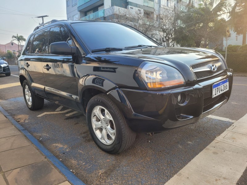 HYUNDAI TUCSON 2.0 MPFI GL 16V 143CV 2WD 2009/2010 ADRIANO VEÍCULOS CRUZEIRO DO SUL / Carros no Vale