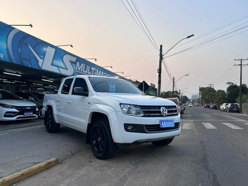 VOLKSWAGEN AMAROK TRENDLINE 2.0 4X4 CD 2013/2014 LS MULTIMARCAS VENÂNCIO AIRES / Carros no Vale