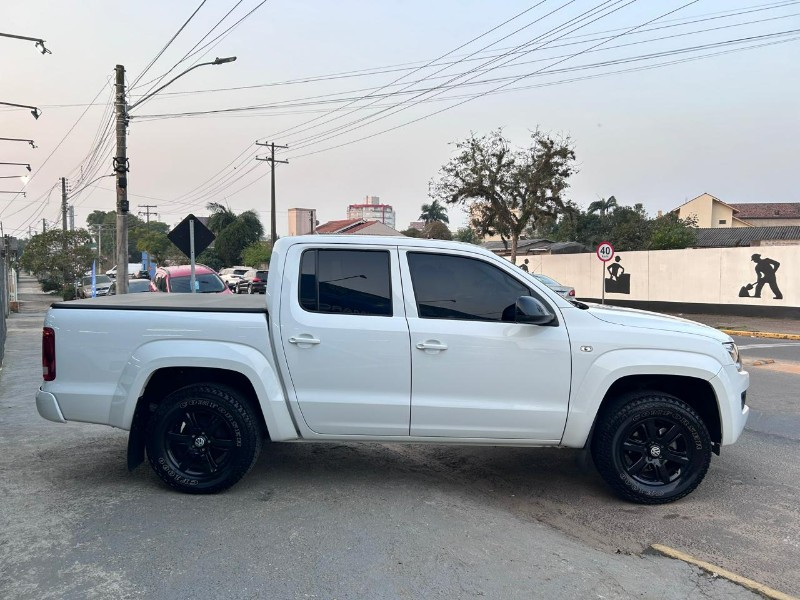 VOLKSWAGEN AMAROK TRENDLINE 2.0 4X4 CD 2013/2014 LS MULTIMARCAS VENÂNCIO AIRES / Carros no Vale