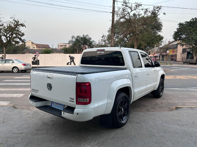 VOLKSWAGEN AMAROK TRENDLINE 2.0 4X4 CD 2013/2014 LS MULTIMARCAS VENÂNCIO AIRES / Carros no Vale